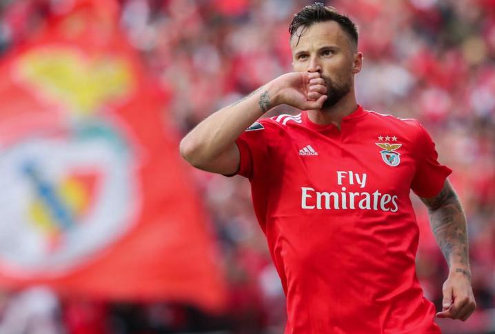 清晨本菲卡备战英超,篮板制胜细节曝光,气氛紧张,纪律约束更严格的简单介绍 清晨本菲卡备战英超,篮板制胜细节曝光,气氛紧张,纪律约束更严格的简单介绍