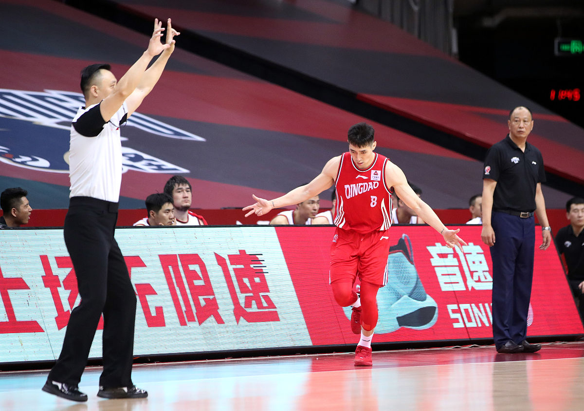 今晚体能课后；山东男篮官宣签约备战全明星赛；引发热议；临场指挥获称赞的简单介绍